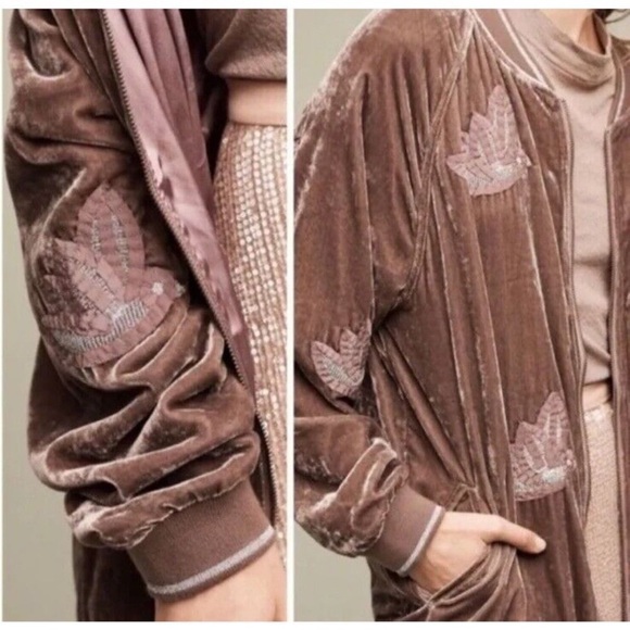 Anthropologie Hei Hei West End Velvet Bomber
Jacket Size S - Picture 3 of 8